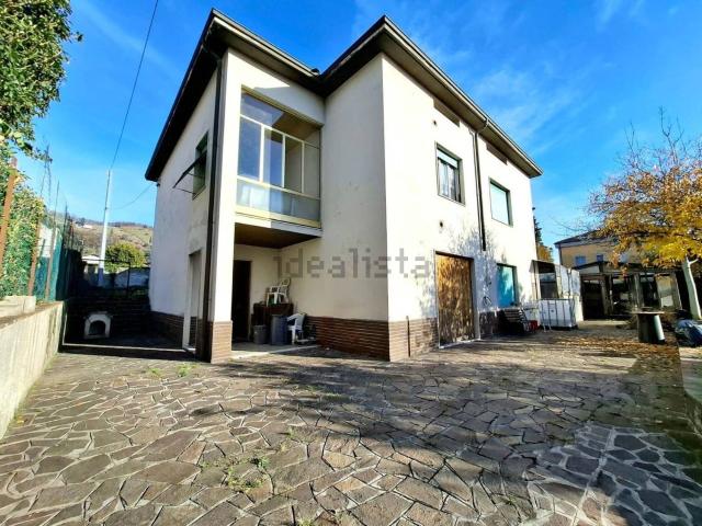 Case e ville in vendita di 395 m² in Via Serenissima