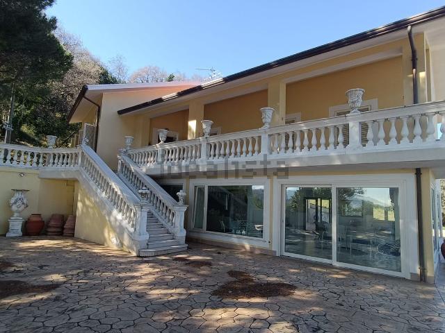 Case e ville in vendita di 395 m² in Contrada ripari bardella
