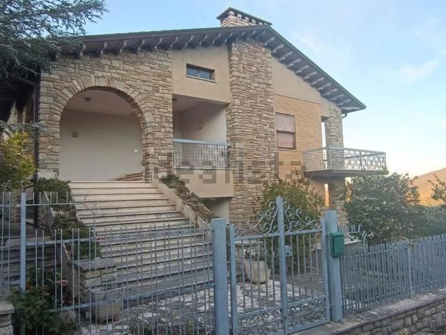 Case e ville in vendita di 396 m²