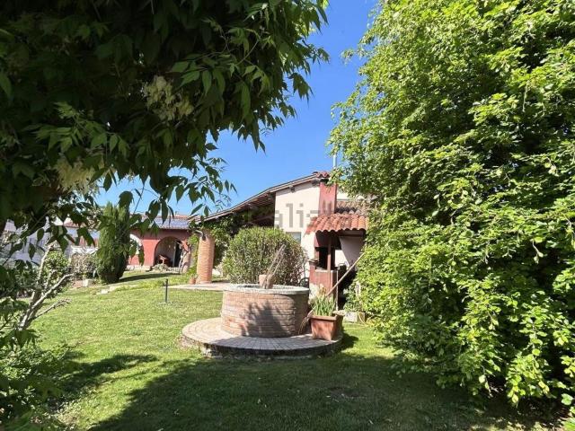 Case e ville in vendita di 396 m² in Via Molinetto, 68
