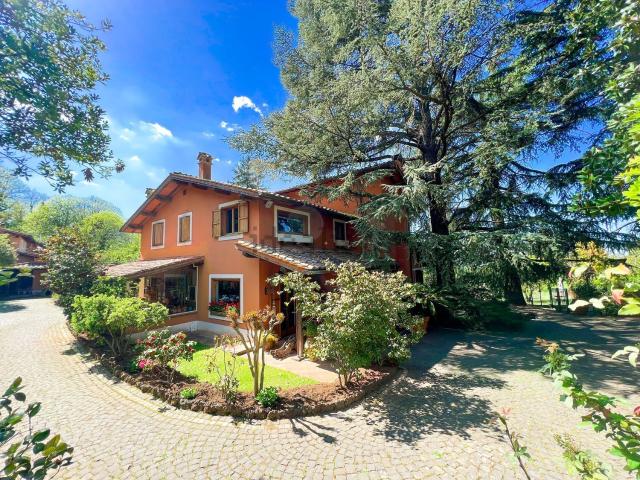 Case e ville in vendita di 397 m² in Via dell&apos osservatorio, 9