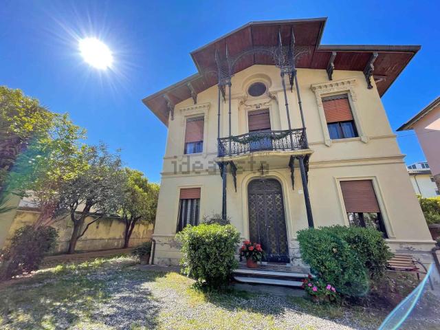 Case e ville in vendita di 398 m²