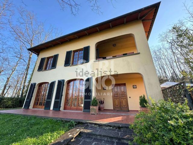 Case e ville in vendita di 398 m² in Via Guglianese