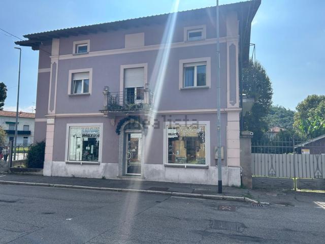 Case e ville in vendita di 398 m² in Via Guglielmo Marconi