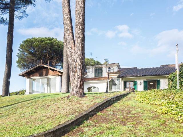 Case e ville in vendita di 398 m² in Via di Grottarossa