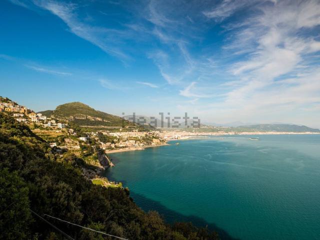 Case e ville in vendita di 384 m² in Via Salvo D&apos Acquisto