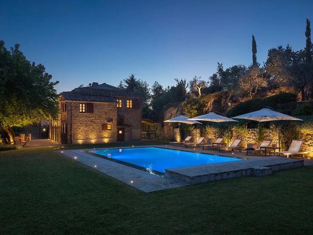 Caseificio tipico con piscina in Toscana 438m² Pian di Sco