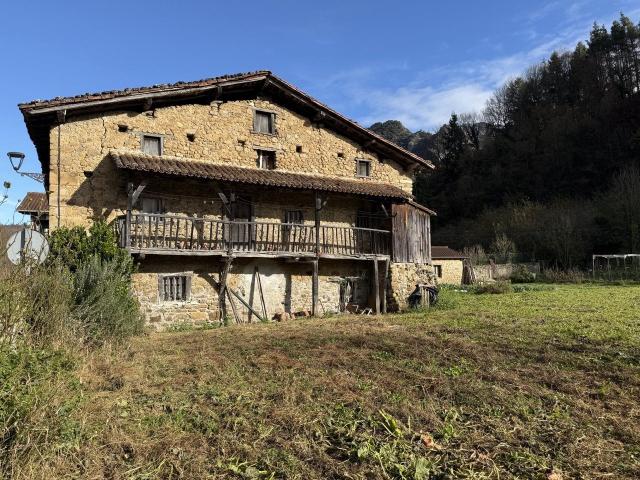Caserío Con Posibilidad De Vivienda Bifamiliar En Ataun 375m² Ataun