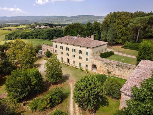 Casin de' Nobili del 1600 con parco, vigneto vista Siena T. 1780m² Siena
