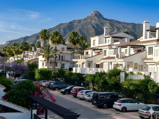 Casita adosada reformada en el corazón de Nueva Andalucía, a. 128m² Marbella