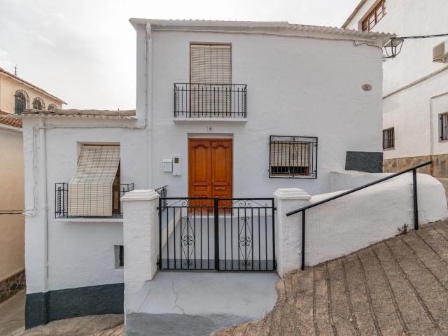CASITA DE PUEBLO IDEAL PARA INVERSIÓN