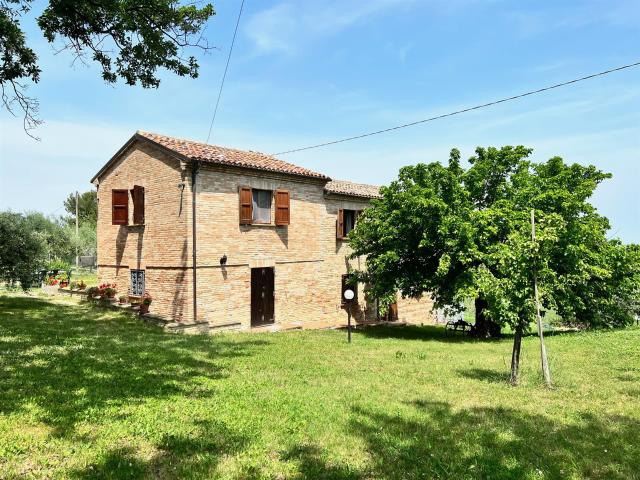 Casolare in mattoni vista mare a Cartoceto 268m² Cartoceto