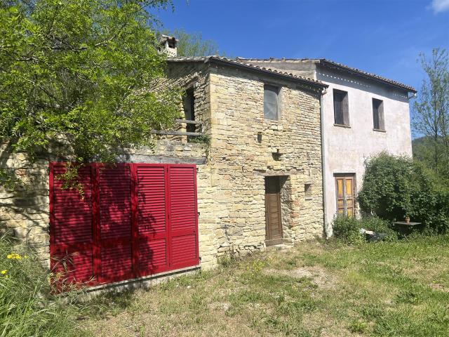 Casolare in pietra da ristrutturare con un accessorio 2m² Isola del Piano
