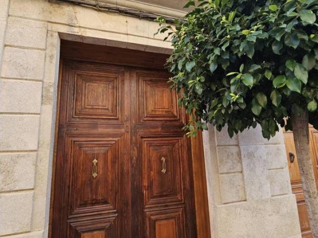 Casona Colonial de Lujo en el Centro de Ondara: Una Joya Única con Patio Privado