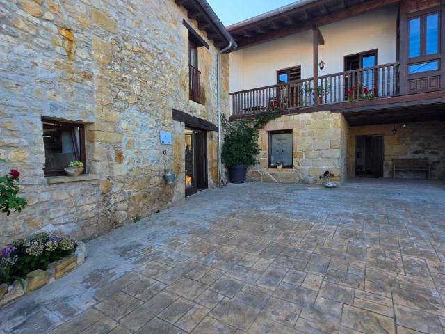 Casona rústica en Ruiloba con vistas al mar: amplitud, carácter tradicional y máxima versatilidad residencial