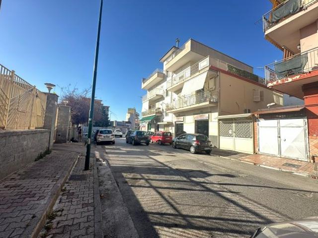 Casoria locale comm.le 50mq