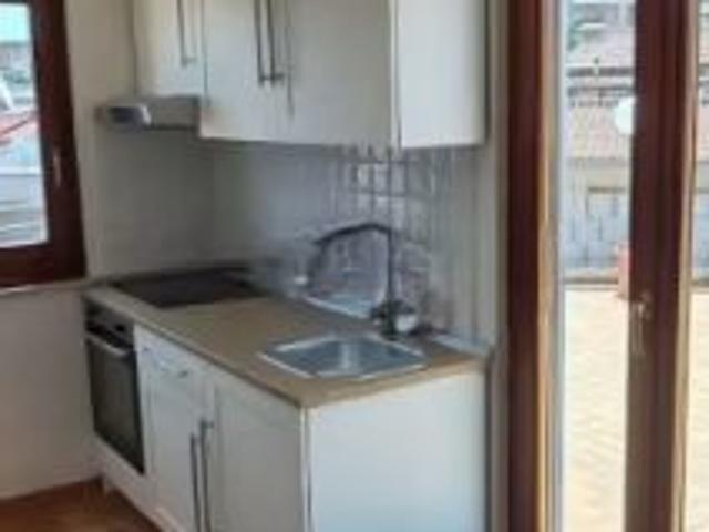 CASSIA BILOCALE ARREDATO CON TERRAZZO PERIMETRALE DI 150MQ