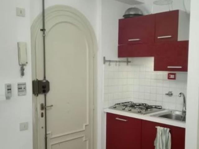 CASSIA DUE PONTI MONOLOCALE CON POSTO AUTO