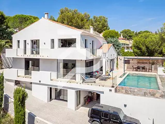 Cassis 13260 Achat / Vente maison 8 pièces t8 piscine terrasse