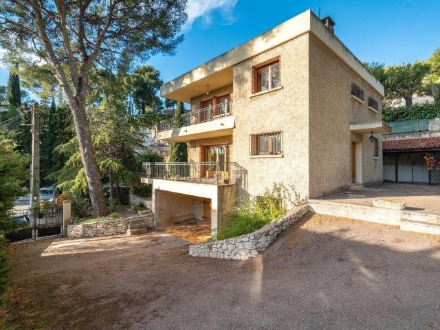 Cassis A vendre maison avec garage proche centre