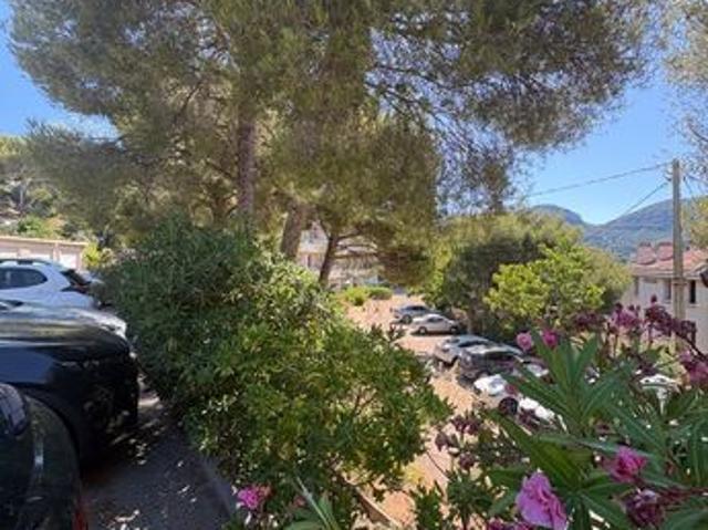 ⭐ Cassis Port – T1 rénové de 34 m² avec extérieur, résidence sécurisée, stationnement