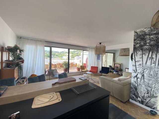 Cassis Vente appartement en dernier étage avec ascenseur e. 102m² Cassis