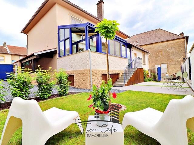 CATTENOM: TRES BELLE DEMEURE DES ANNEES 40 AVEC EXTERIEUR