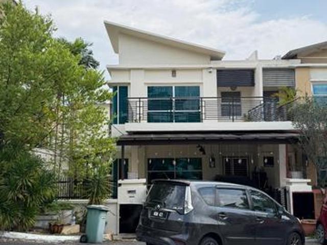 CAT BARU FULL RENOVATED 2 Sty Semi D Tiara Heights Salak Tinggi Sepang
