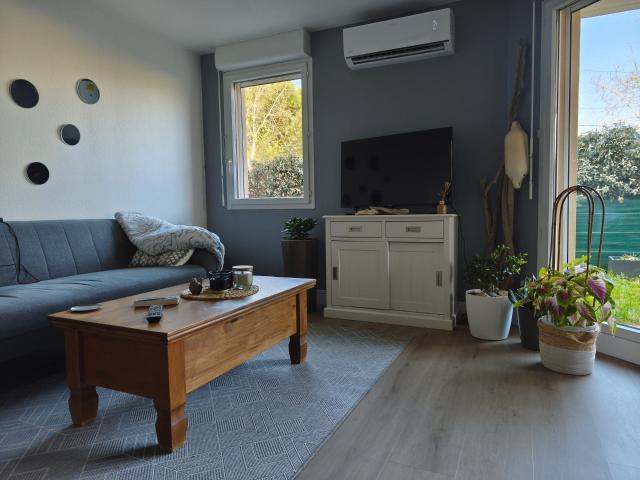 Catselnau d ' estretefonds, Charmant T2 en rez de jardin, entiérement rénové, avec deux places de parking en résidence sécurisée
