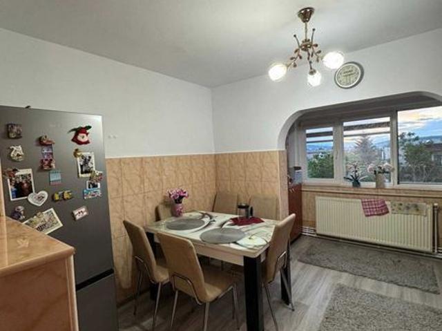 Caut colega de apartament intr un apartament decomandat cu doua camere