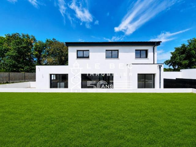 CAUDAN: Contemporaine avec vie de plain pied et garage