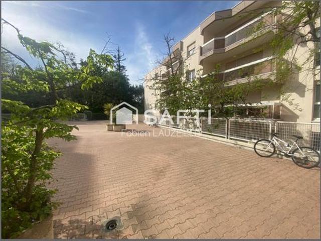 CAUDERAN PROCHE MERIGNAC / GRAND STUDIO 31m2 / GRAND BALCON / PLACE DE PARKING EN SOUS SOL