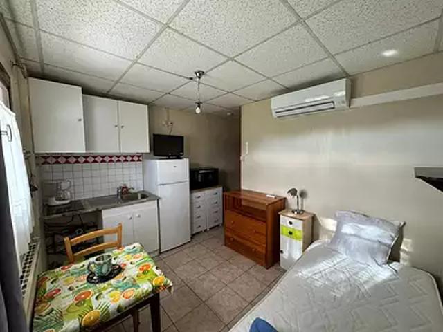 Caumont sur Durance 84510 Location appartement 1 pièce t1 au dernier étage terrasse