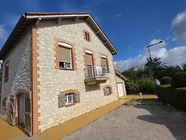 Caussade 82300 Achat / Vente maison 7 pièces t7 au dernier étage terrasse