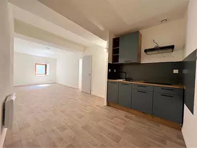 Caussade 82300 Location appartement 2 pièces t2 au dernier étage cave
