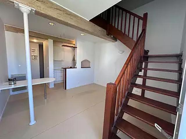 Caussade 82300 Location appartement 2 pièces t2 au dernier étage
