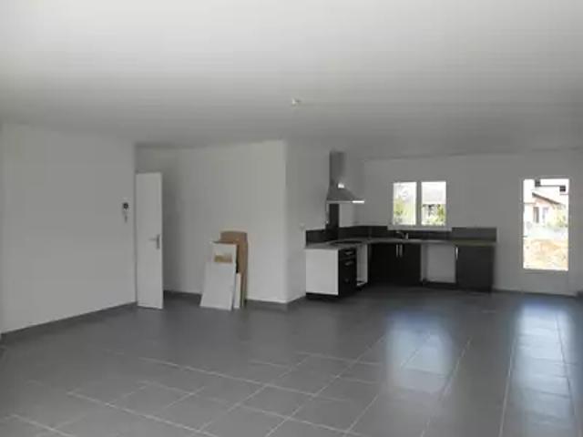 Caussade 82300 Location maison 5 pièces t5 au dernier étage terrasse