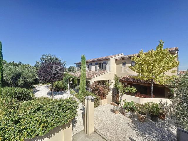 Cavaillon St Jacques, maison récente avec piscine 220m² Cavaillon