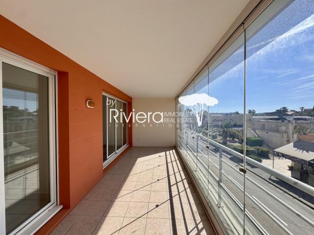 Cavalaire 4 Pieces Sur Le Port Avec Terrasse Et Garage. 94m² Cavalaire sur Mer