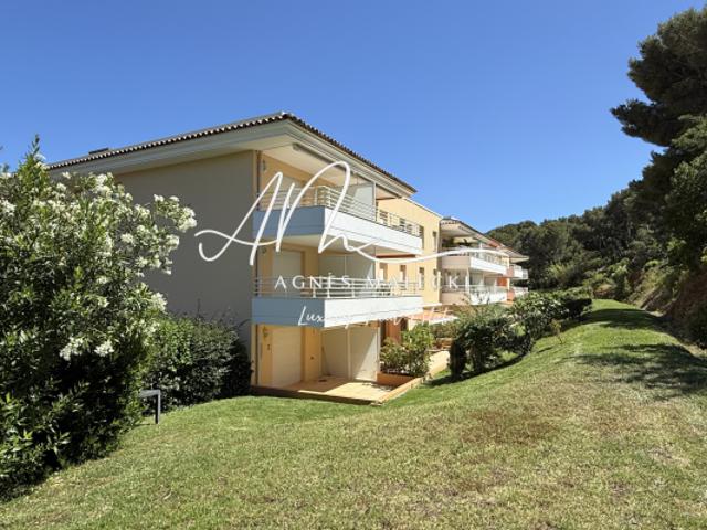 CAVALAIRE CENTRE VILLE DANS RESIDENCE HAUT DE GAMME AVEC PIS