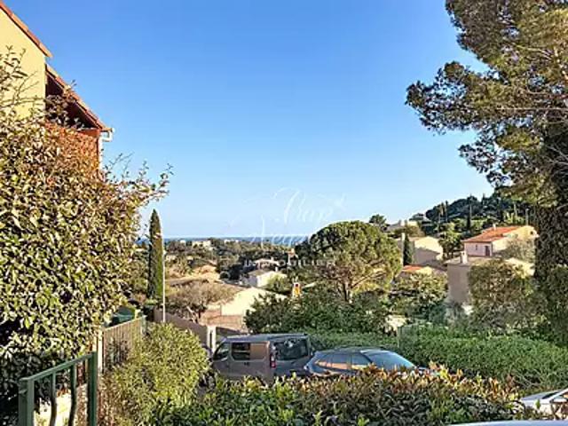 Cavalaire sur Mer 83240 Achat / Vente appartement 2 pièces t2 au dernier étage parking