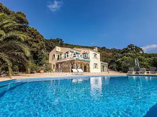 Cavalaire sur Mer 83240 Achat / Vente maison 7 pièces t7 terrasse cave