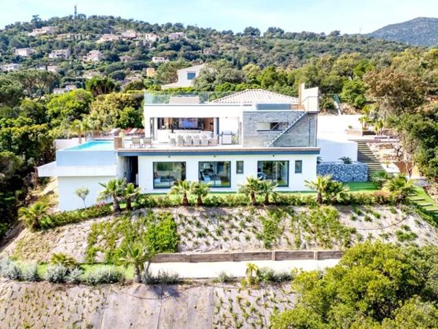 Cavalaire sur Mer: Villa contemporaine avec vue mer panoramique