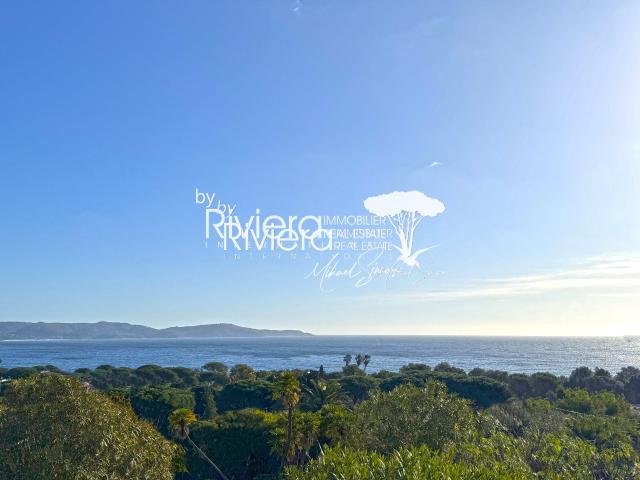Cavalaire Sur Mer: Propriété à la superbe vue mer en vente