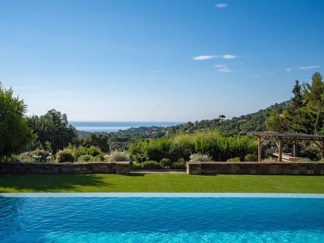 Cavalaire sur mer Superbe vue mer pour cette magnifique prop. 240m² Cavalaire sur Mer