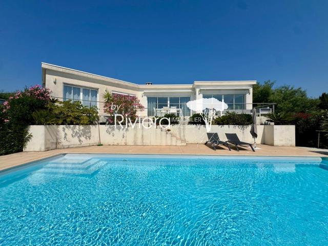 CAVALAIRE PROPRIÉTÉ 309M2 VUE MER, PISCINE & PROCHE PLAGES