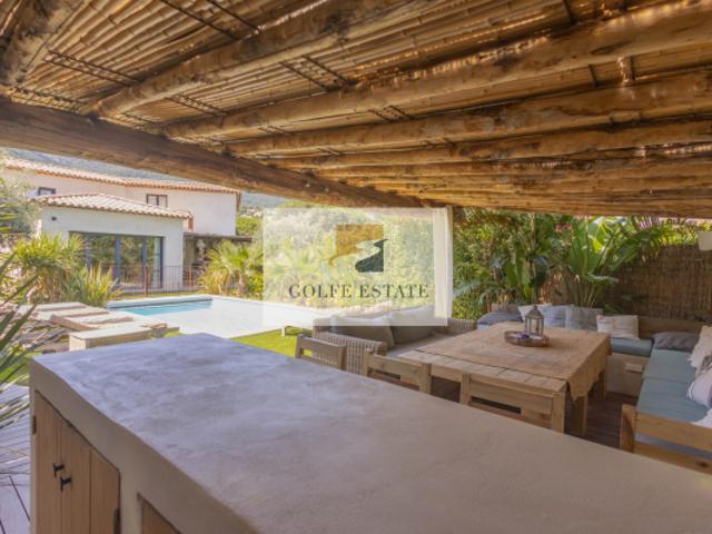 Cavalaire: Villa 'neuve' 4 chambres en suite, piscine, au ca