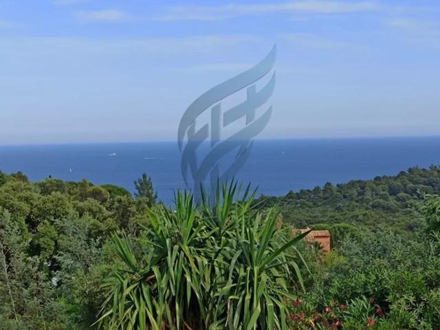 CAVALAIRE Vue mer Villa à rénover 500m2
