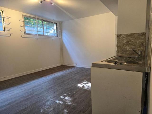 Cave aménagée en souplex _ Immeuble de standing _ Neuilly sur Seine