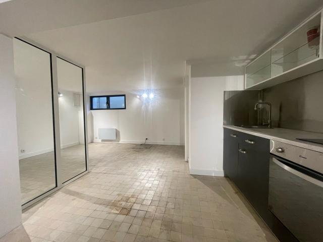 cave aménagée semi enterrée avec accès privatif Drancy